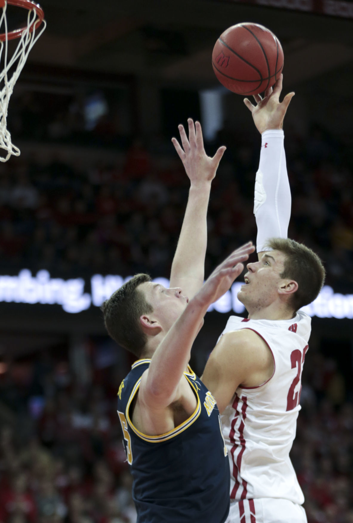 Badgers 64, No. 2 Wolverines 54